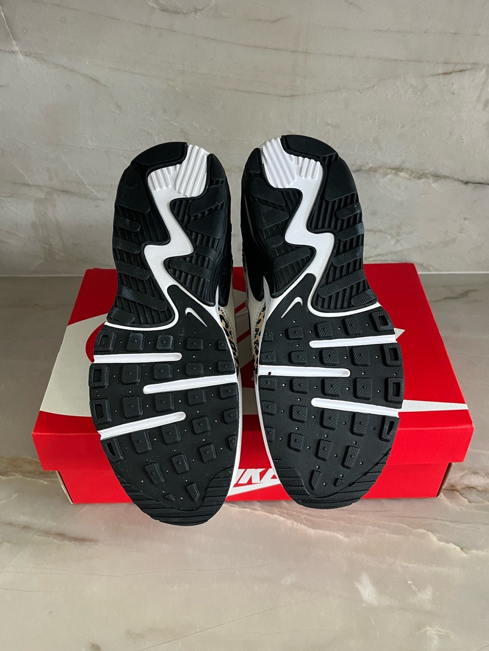 Brand-New Nike 9.5 AirMax - Picture 3 of 4